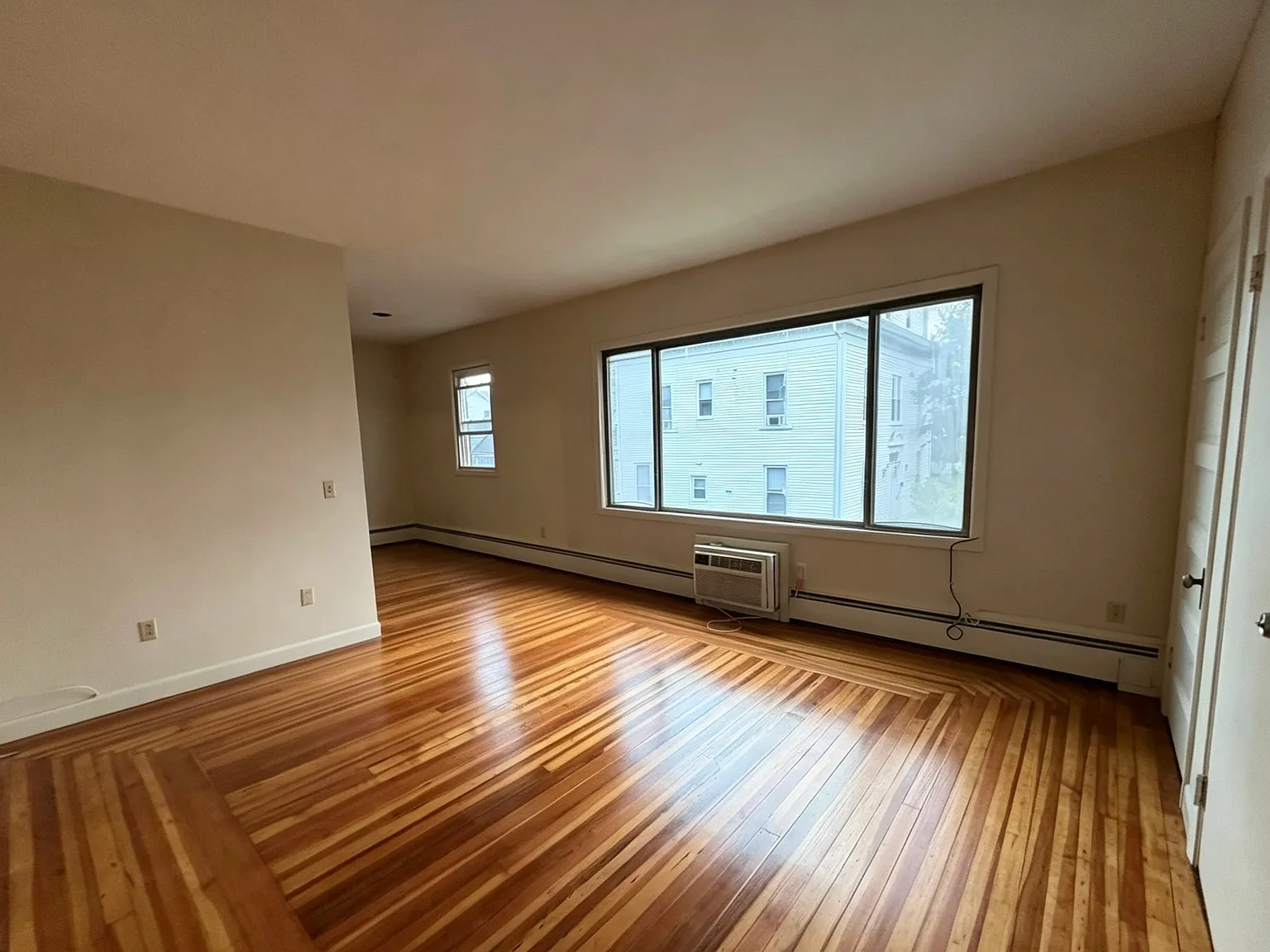 2 bed, 850 sqft, $1,800 — Photo 4
