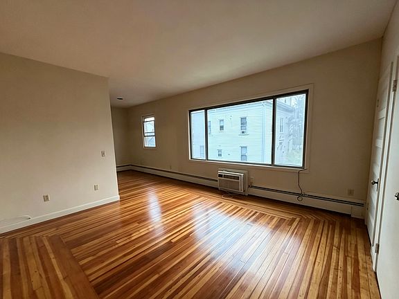 4th image of 1634 Broad St APT C1