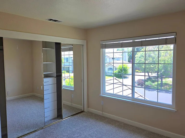 206 Murcia Ct — Photo 24