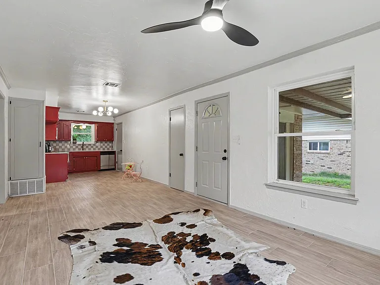 1715 Edgewood Dr — Photo 8