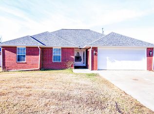 303 Circle Dr, Checotah, OK 74426