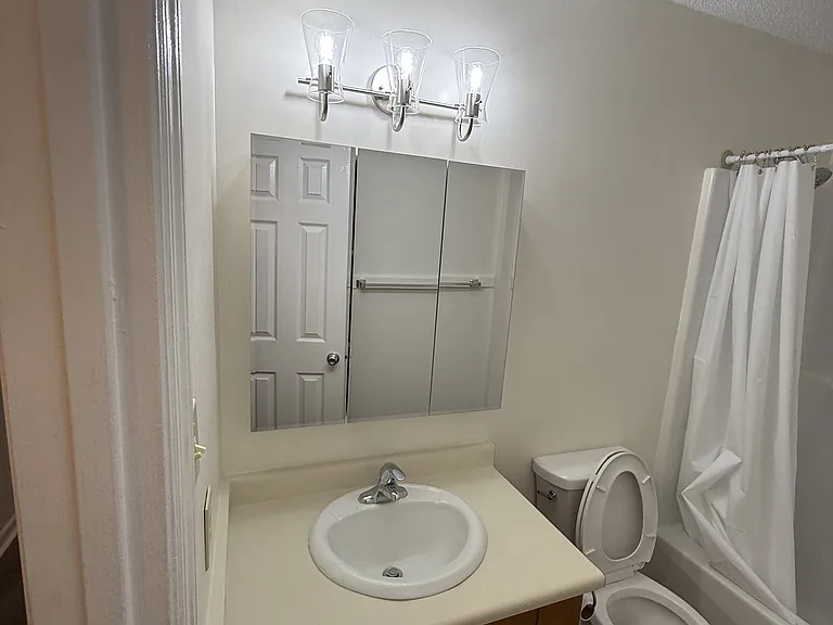 140 Sherman Dr — Photo 10