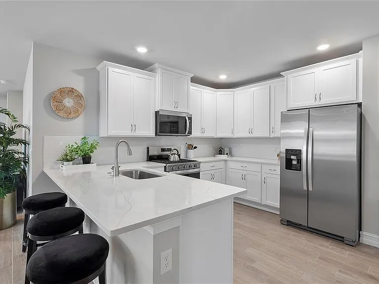 17639 Wild Iris Ln — Photo 10