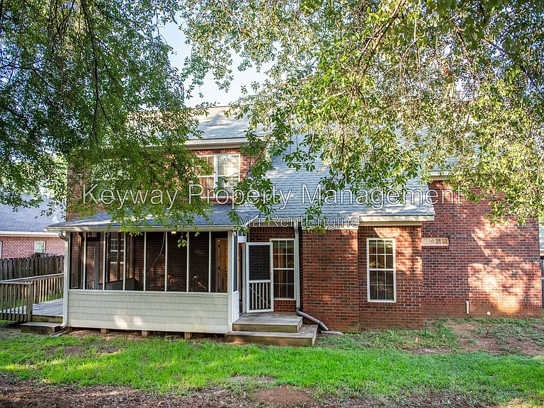 242 Stonington Dr — Photo 34
