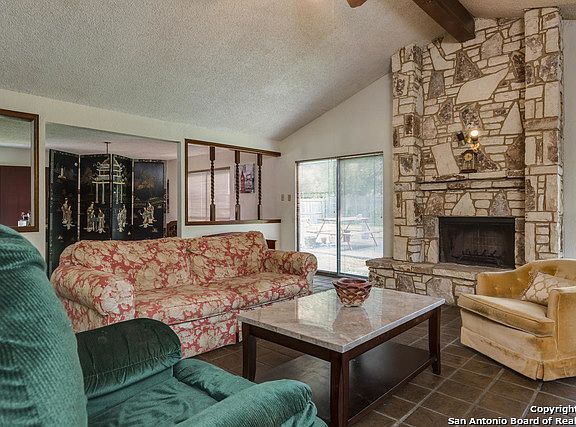 2nd image of 214 Grotto Blvd
