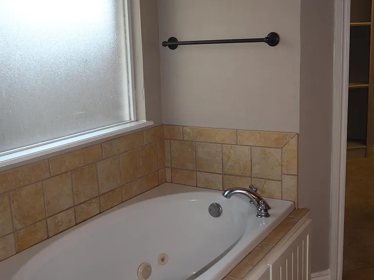 418 Addington — Photo 34