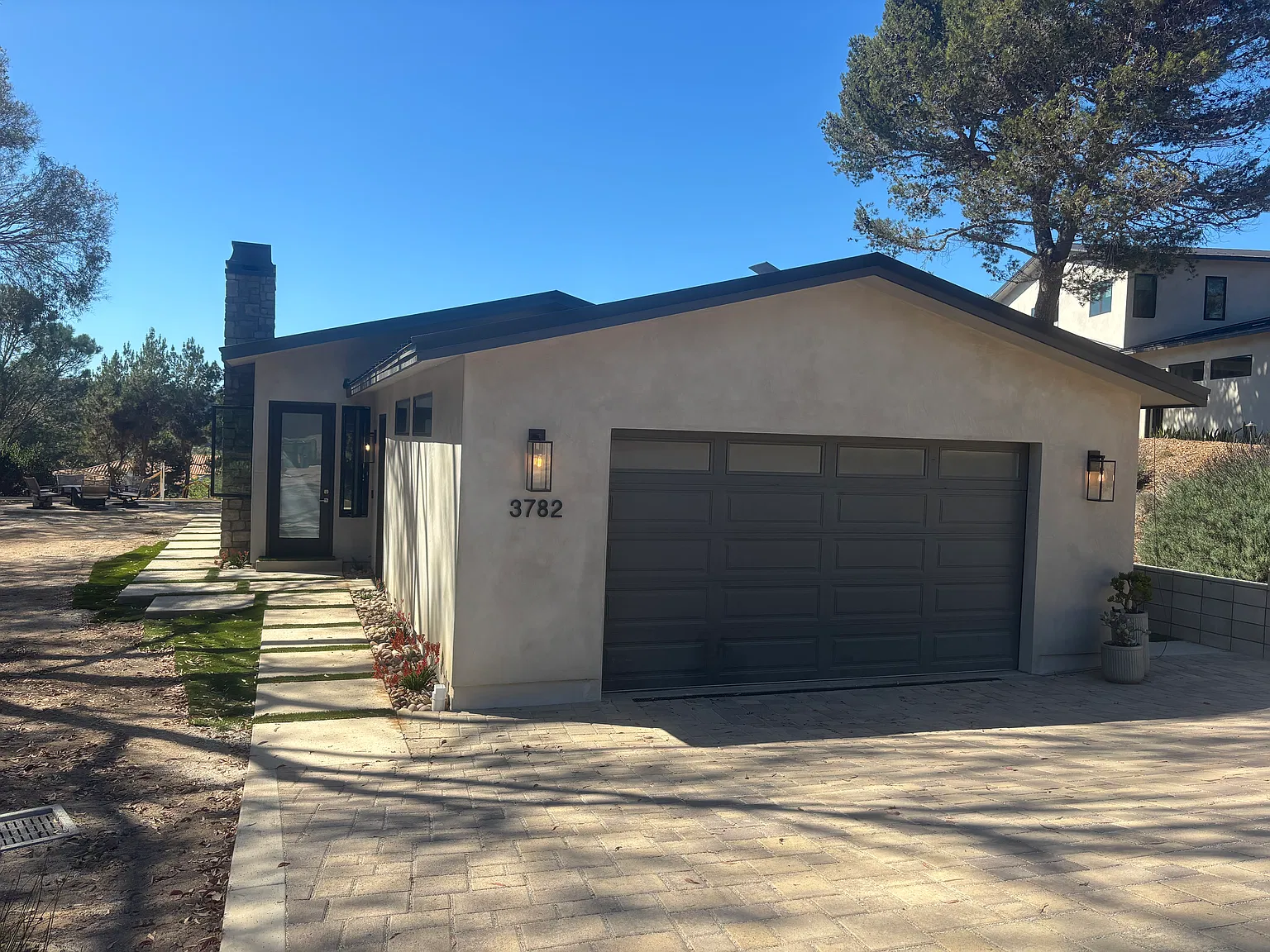 1 bed, 1.5 bath, 900 sqft, $8,000 — Photo 1