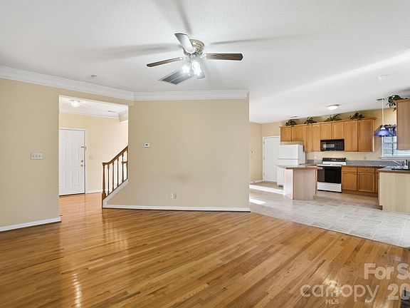 5th image of 8721 Woodcock Ln