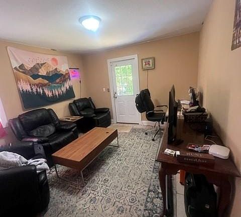 3rd image of 900B S 16th St