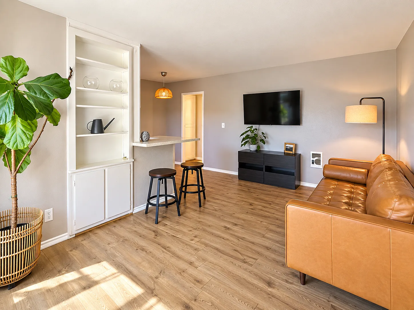 1 bed, 560 sqft, $2,100 — Photo 2