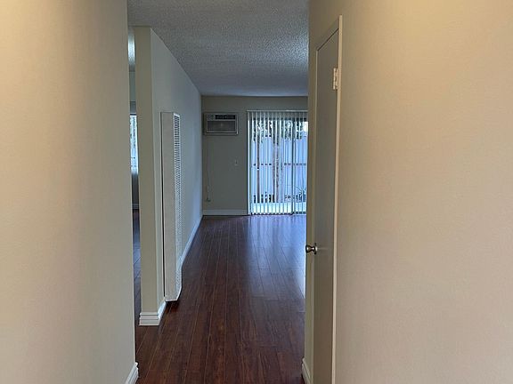 4th image of 518 E Cypress St #16