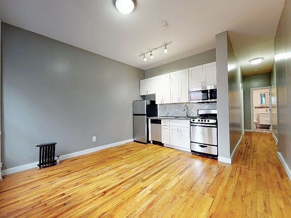 3rd image of 554 W 184th St APT 1E1