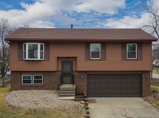 1 Sunshine Ct, Bloomington, IL