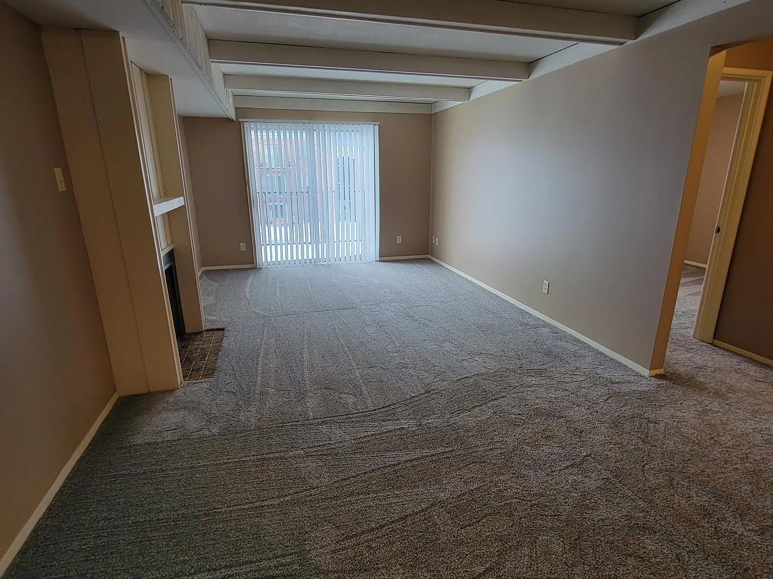 1 bed, 856 sqft, $949 — Photo 3
