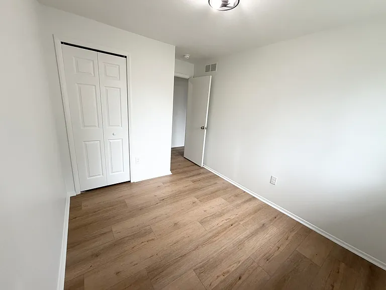 7038 Knighthood Ln — Photo 22