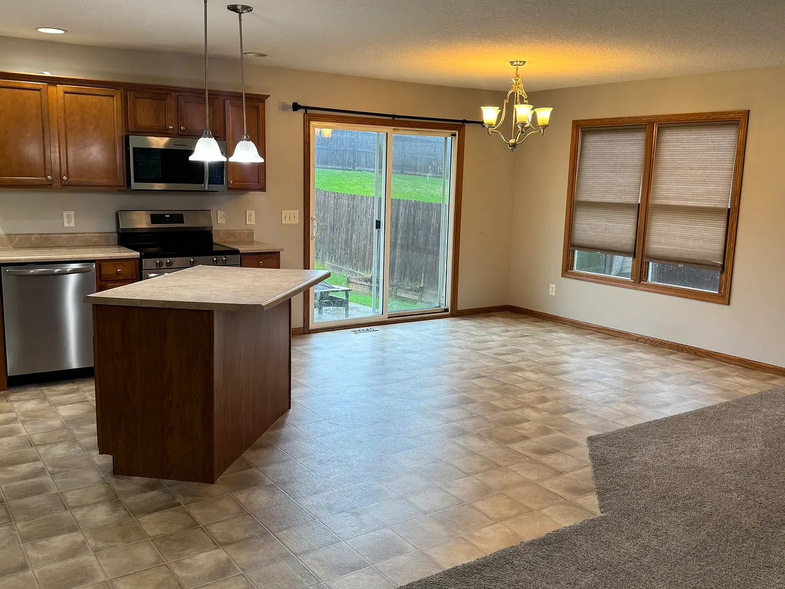 4 bed, 1449 sqft, $2,300 — Photo 3