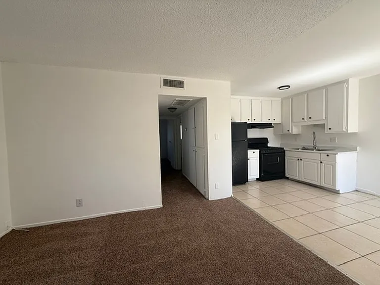2512 Tulip Ln — Photo 10