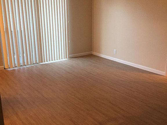 5th image of 40 Glen Eyrie Ave #Z3fjk1v7c