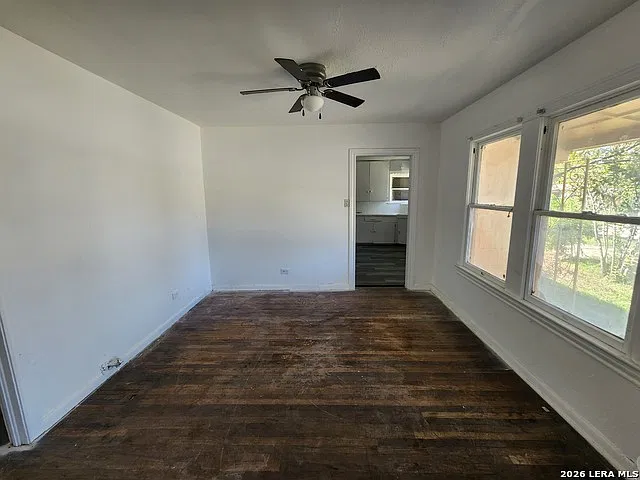 3 bed, 1.0 bath, 1295 sqft, $975 — Photo 3