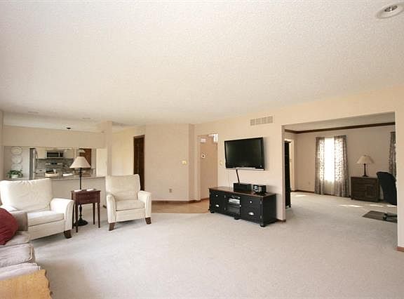 5th image of 1038 Edgewood Dr