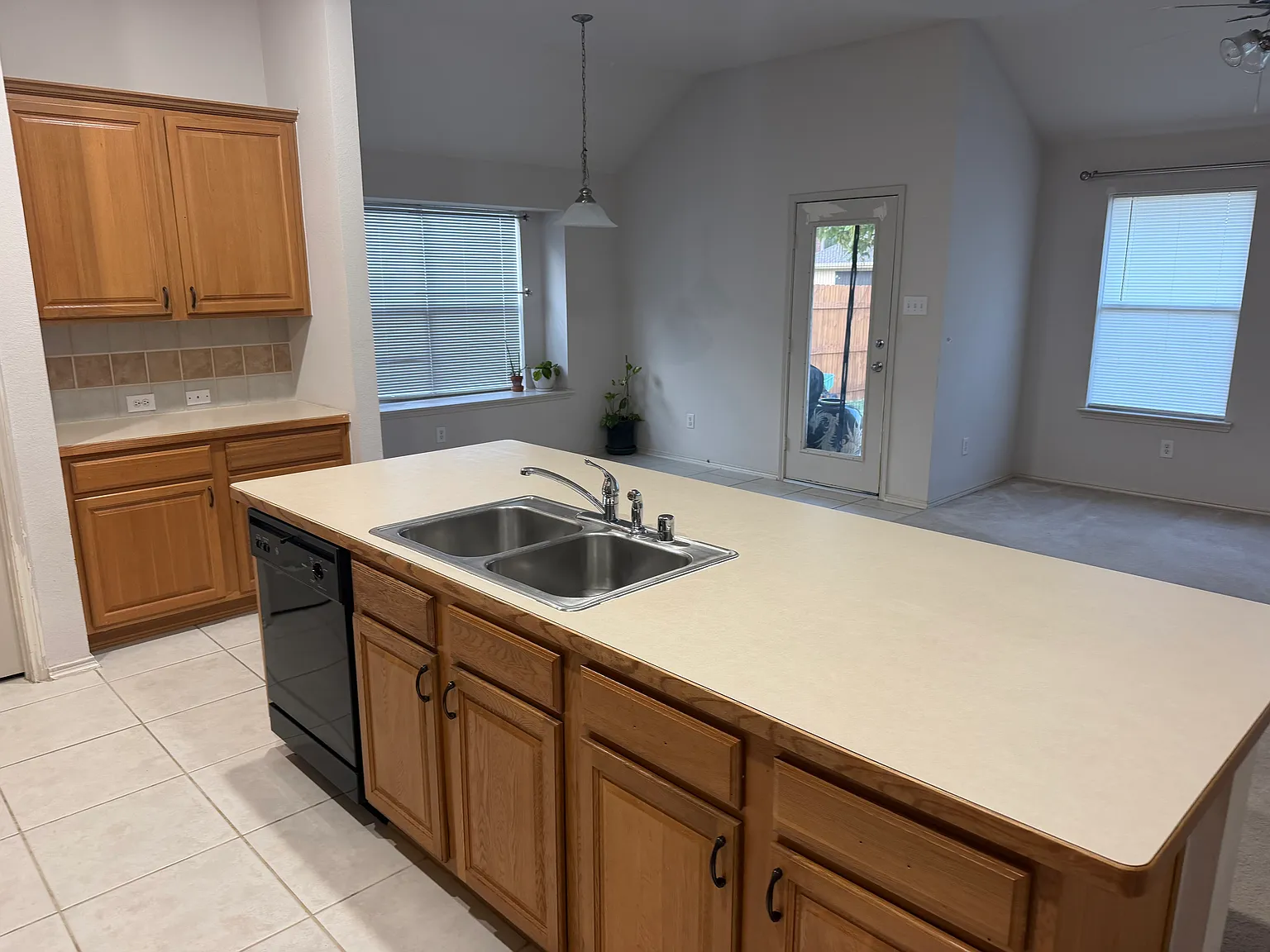 1133 Emerson Dr — Photo 3