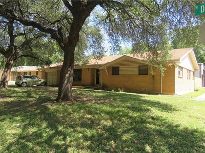 802 N Douglas Ave, Cleburne, TX, 76033