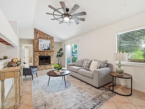 5th image of 3839 ARROW LAKES Drive S