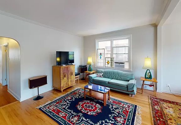 5th image of 3726 Laurel Ave