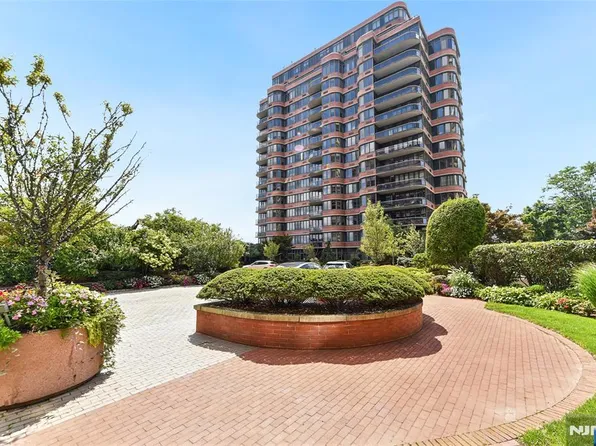 100 Carlyle Dr #5L, Cliffside Park, NJ 07010