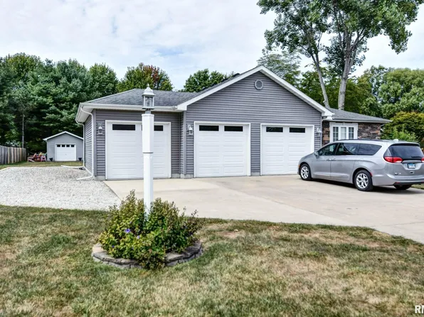 7 Brantley Ct, Taylorville, IL 62568