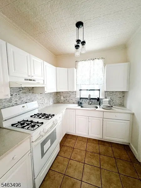 3 bed, 1.0 bath, 1900 sqft, $3,300 — Photo 3
