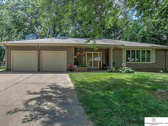 4th image of 3618 S 116th Ave