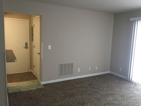 2nd image of 952 Bloomfield Village Blvd #A-b-1