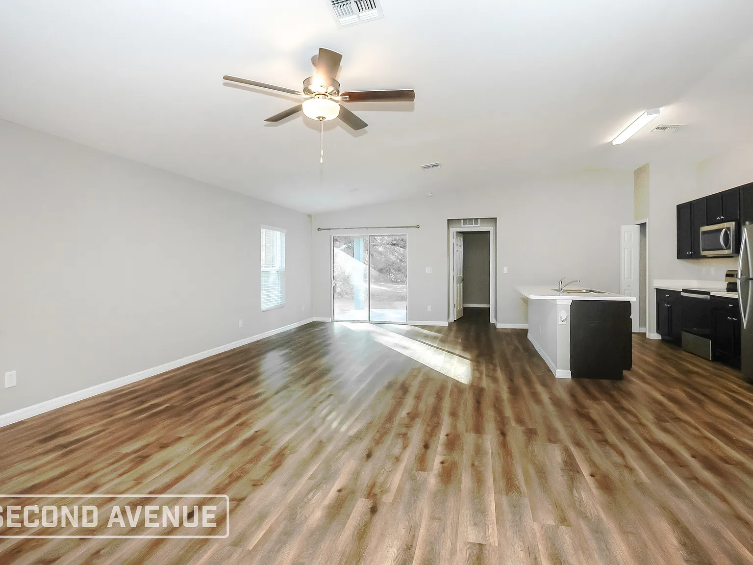 4 bed, 2.0 bath, 1833 sqft, $1,745 — Photo 4