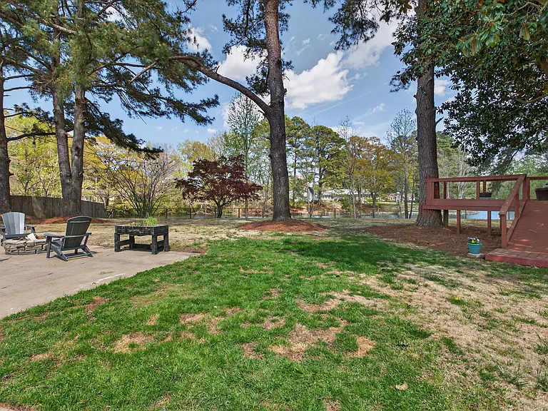 403 Holloway Dr — Photo 35