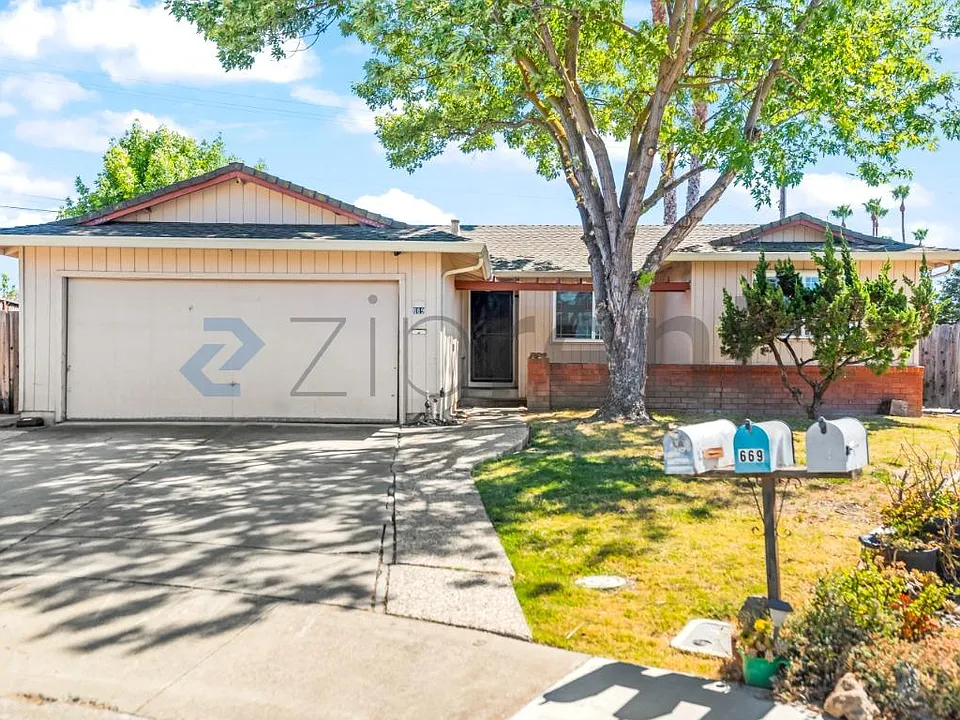 669 Shirecrest Ct