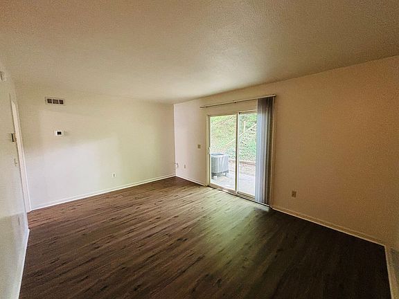 3rd image of 445 Miller Ct SE #485
