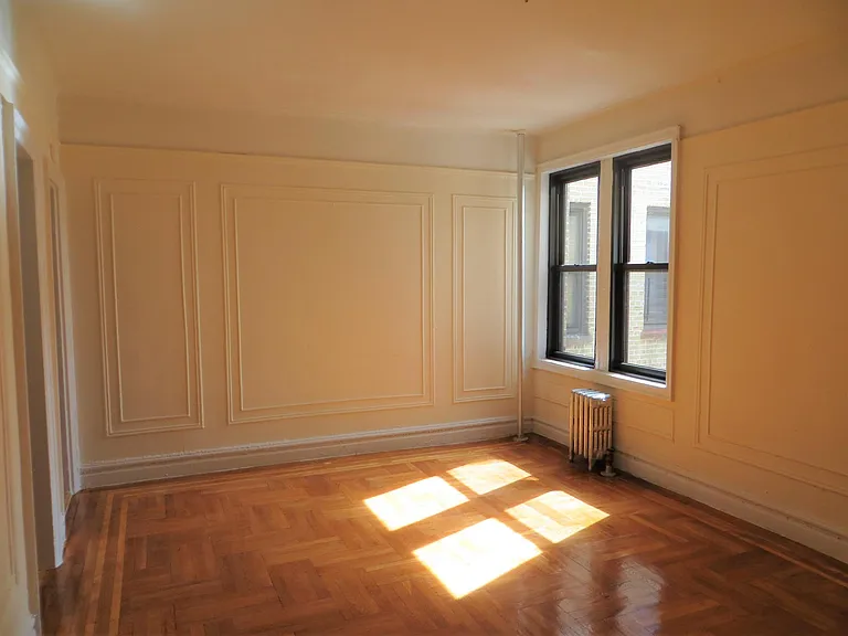 2138 Wallace Ave — Photo 3