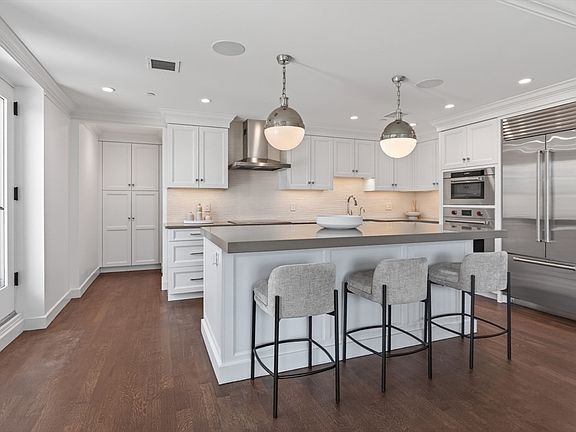 5th image of 300 Boylston St Unit 702