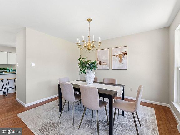 5th image of 937 Golda Ln