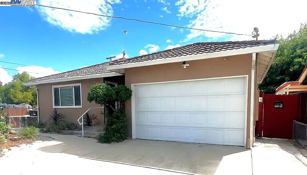 3491 Madeira Way photo 1
