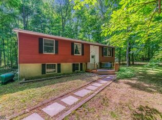 904 Maple Ln, Newton, NJ 07860