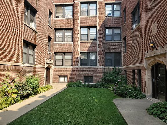 2nd image of 3121 N Hamlin Ave APT 1E