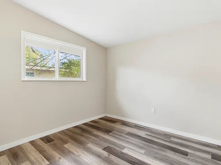 413 Chestnut St — Photo 12