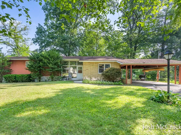 934 Park St, Belding, MI 48809