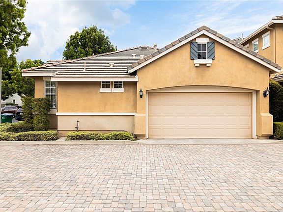 2nd image of 60 Seacountry Ln