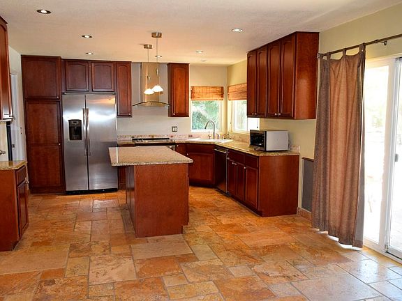 4th image of 1815 E Harmont Dr