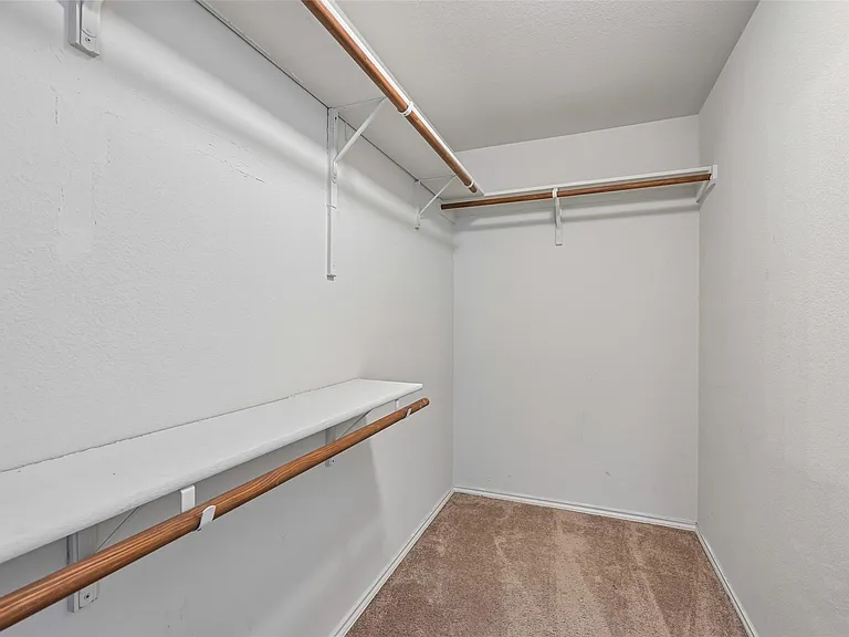 140 Lynn Crest Bnd — Photo 21