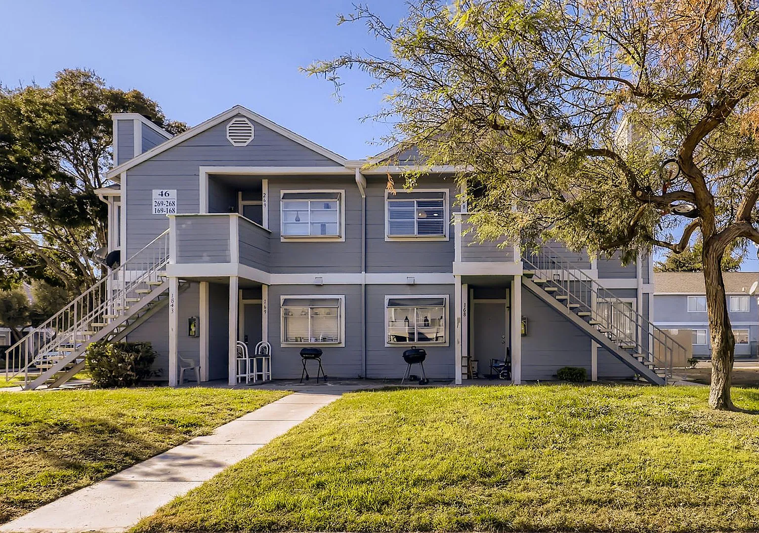 LOVELY 2 bedroom Condo Ready for Immediate Move in!! — Photo 2