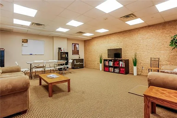 Sold by Avenue Sotheby's International Realty | media 37